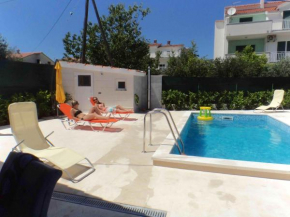 Cozy apartment in Kaštel Štafilić 27 m² with shared pool